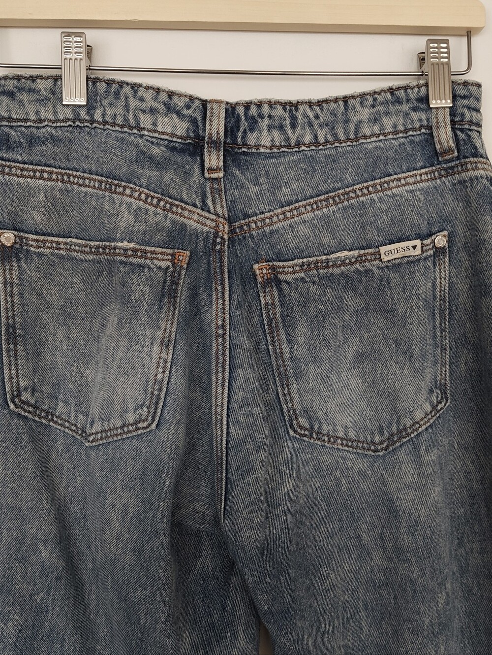 Guess Jeans - Picture 3 of 10